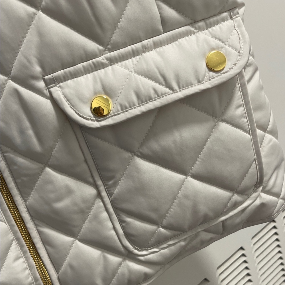 St. John's Bay Quilted White Vest - Picture 5 of 6